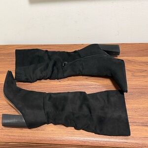 Shushop Zoraya Slouch Knee High Boot in Black Faux Suede w/Chunky Heel. Size 6.